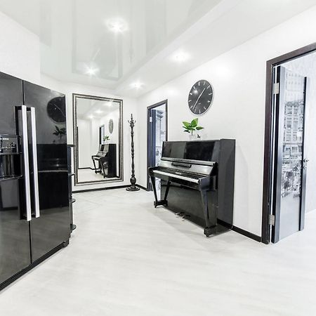 Mgapartments 3 Rooms Miasnikova Sq. Vip Минск Екстериор снимка